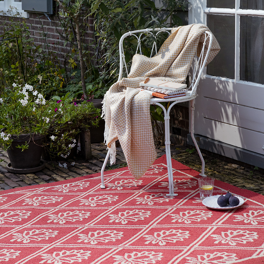 Poppy Red Outdoor Rug | Size: 140 x 200 cm