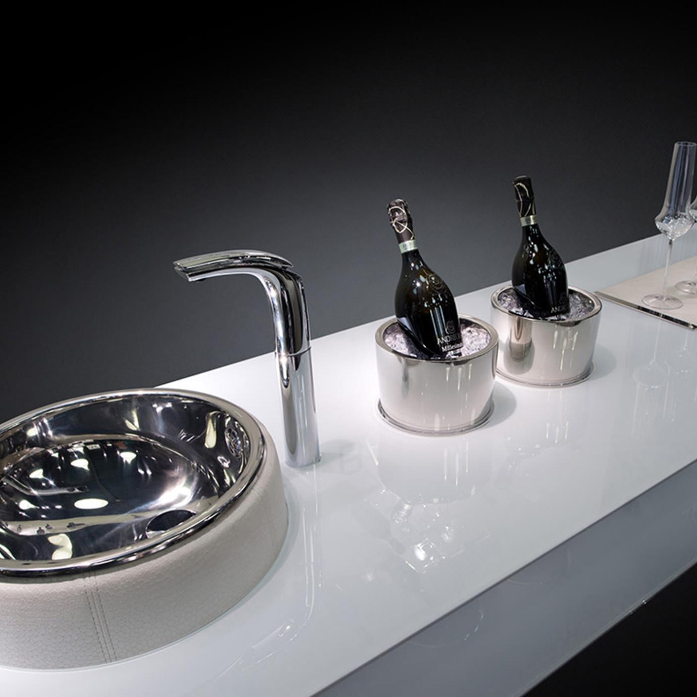 Essential Minimalist White Bar Counter