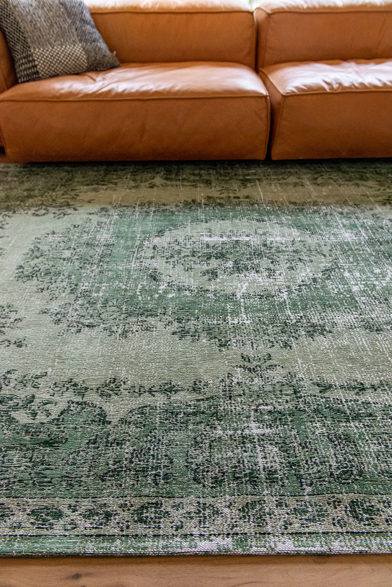 Antique Medallin Green Rug | Size: 230 x 330 cm