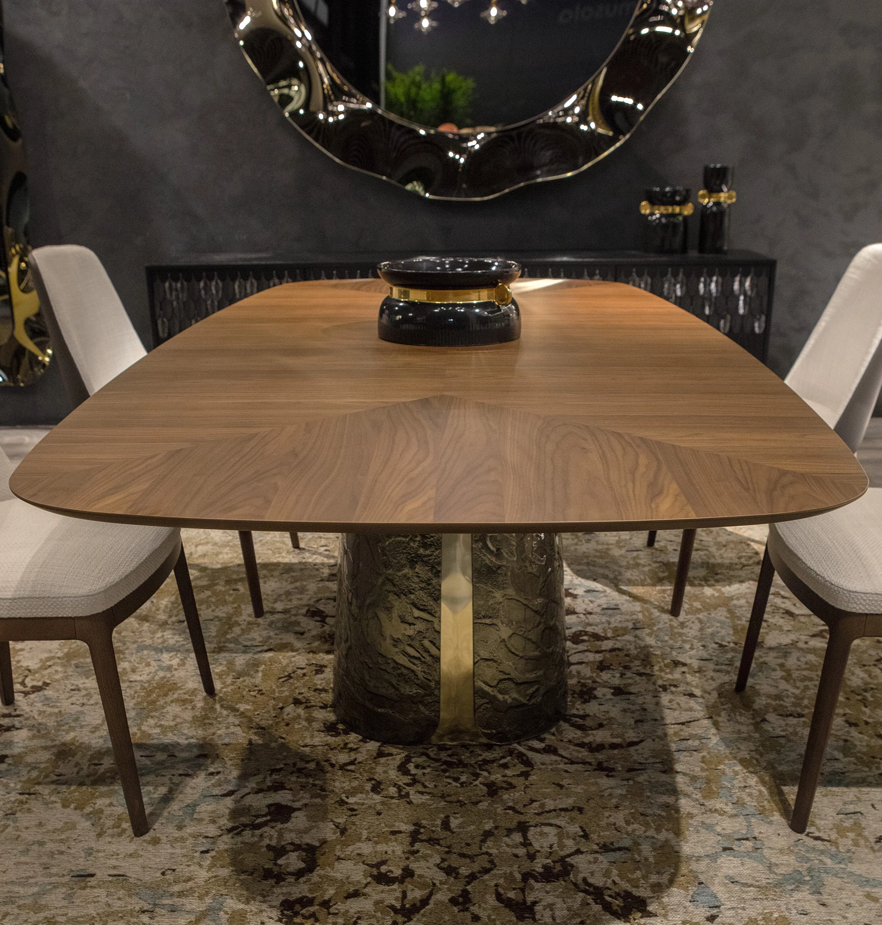 Adone Table