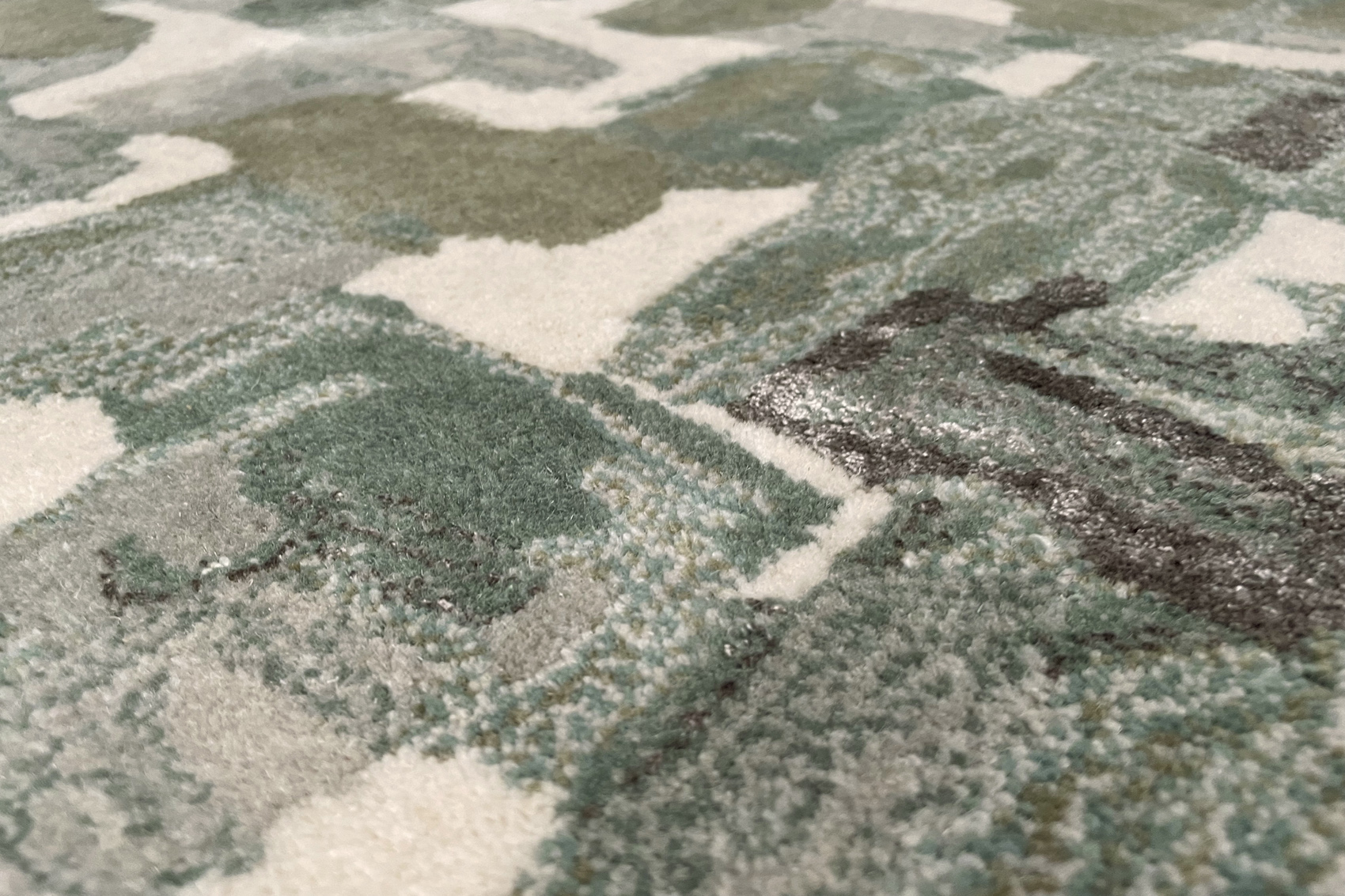 Wool & Viscose Hand-woven Luxury Rug | Size: 250 x 350 cm