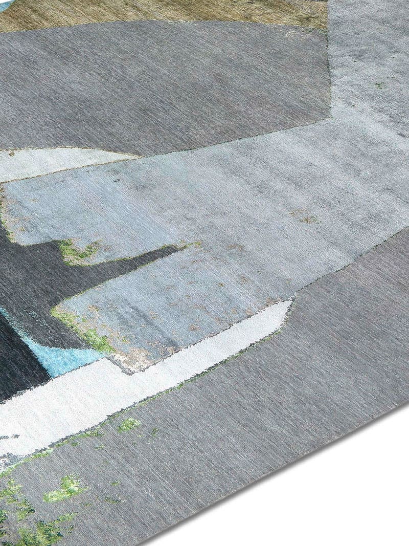 Green Rust Hand-Woven Exquisite Rug