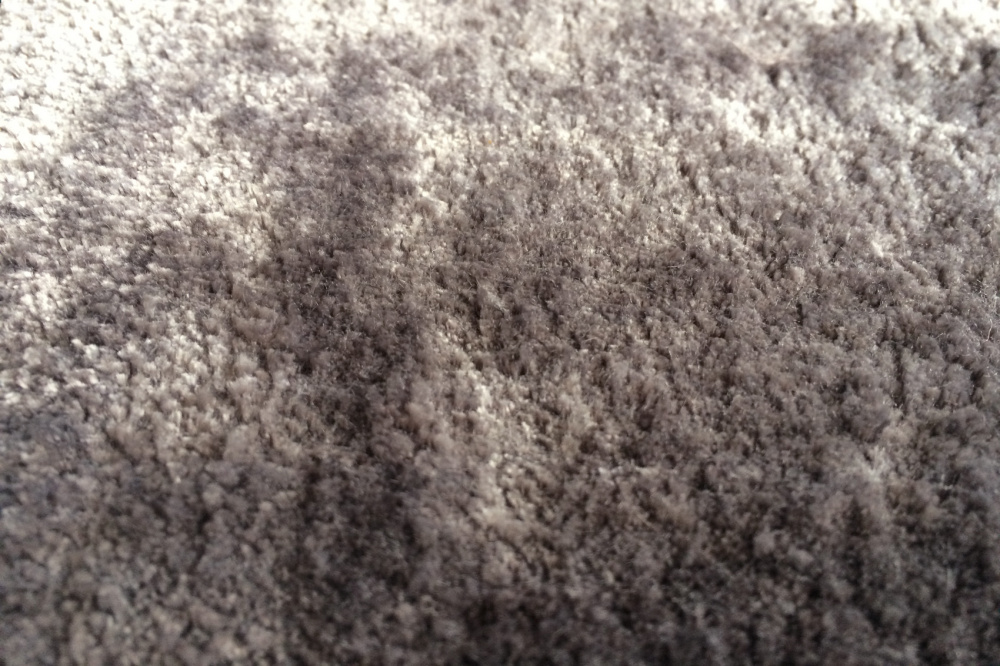 Plain Viscose Hand-woven Luxury Rug | Colour: Beige | Size: 250 x 350 cm