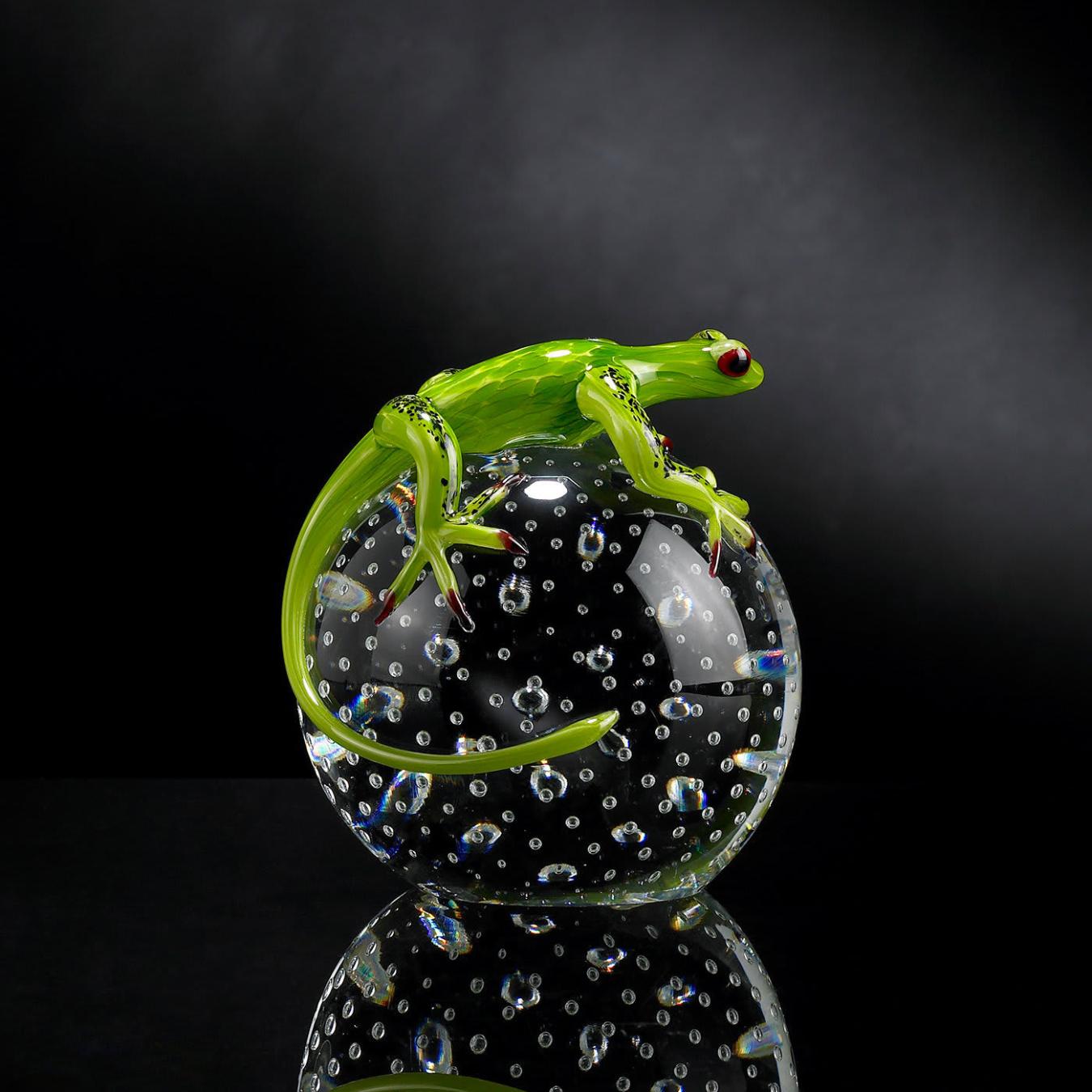 Sphere with Gecko Artisan Figurine