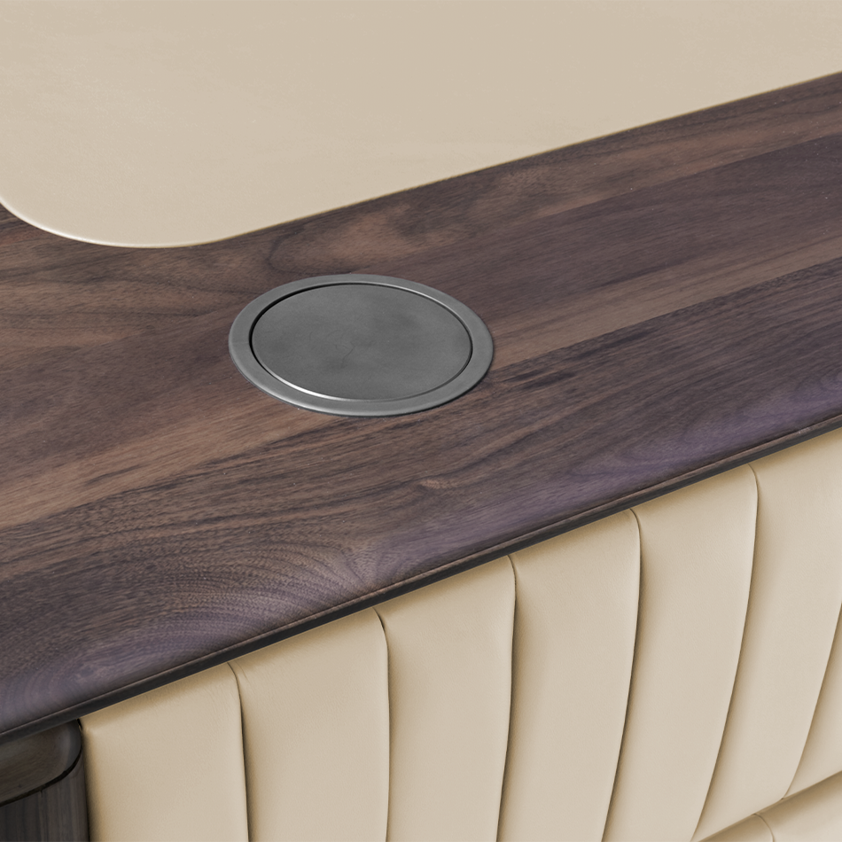 Arlo Desk