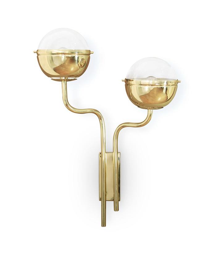 Sleek Brass Modern Wall Light