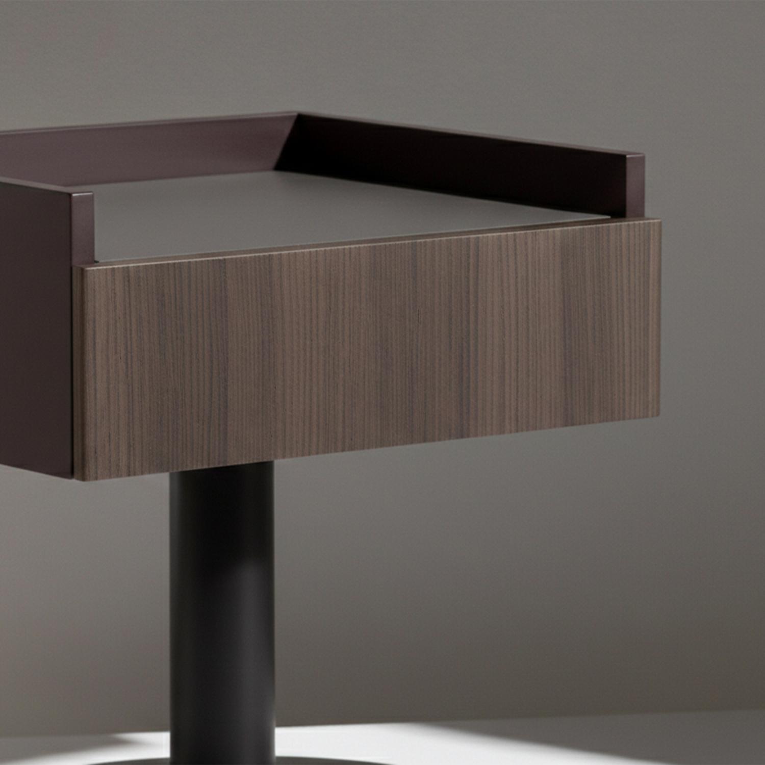 Roger Pedestal Nightstand