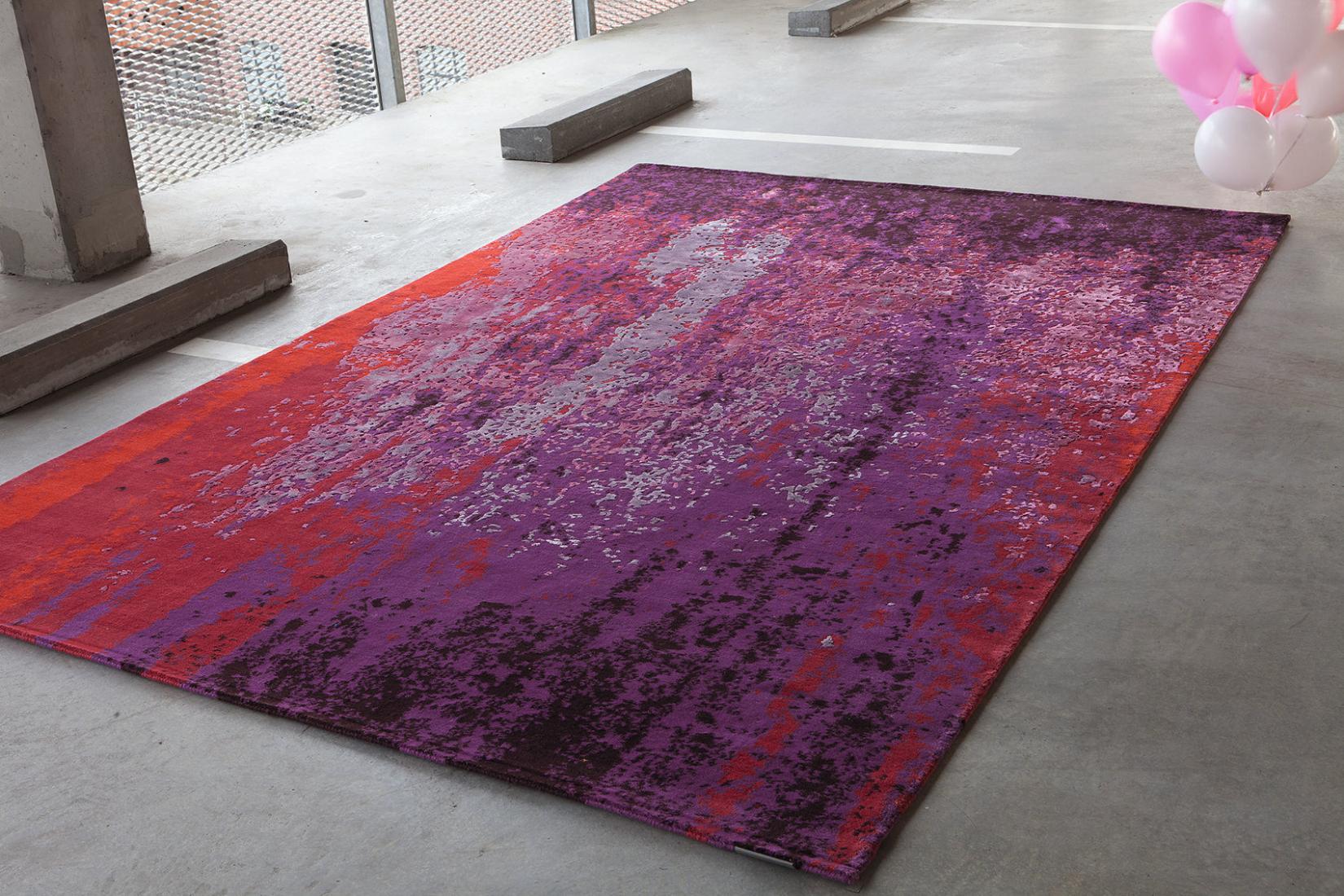 Earth Cardinal Luxurious Red Rug | Size: 250 x 350 cm