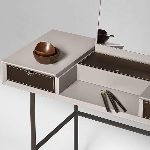 Chapeau Vanity