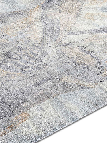 Falcon Hand-Woven Exquisite Rug