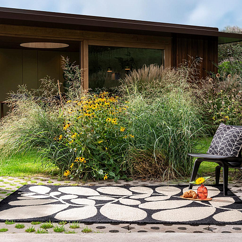 Maple Black Outdoor Rug