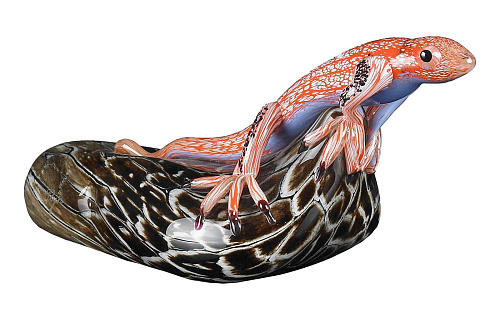 Lizard on Dark Stone Italian Figurine